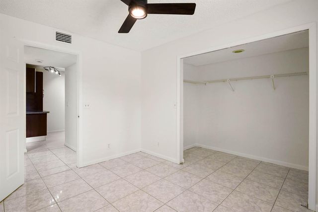 14 Vía De Casas Sur 103, Boynton Beach, FL 33426