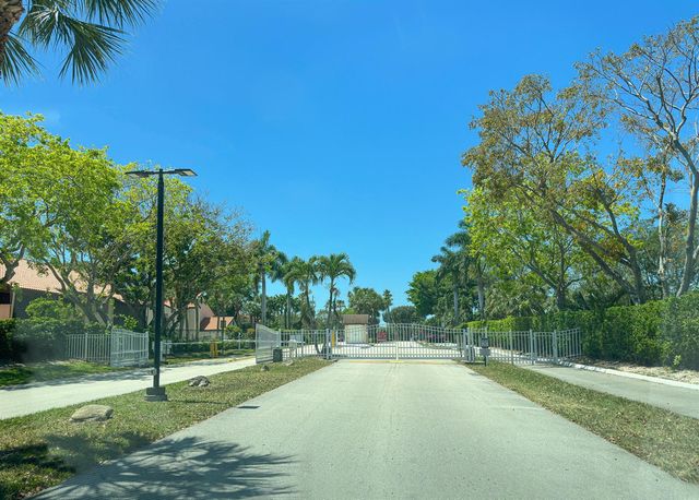 14 Vía De Casas Sur 103, Boynton Beach, FL 33426