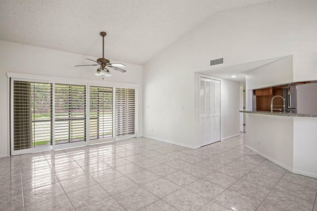 14 Vía De Casas Sur 103, Boynton Beach, FL 33426