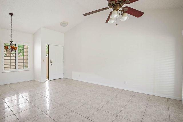 14 Vía De Casas Sur 103, Boynton Beach, FL 33426