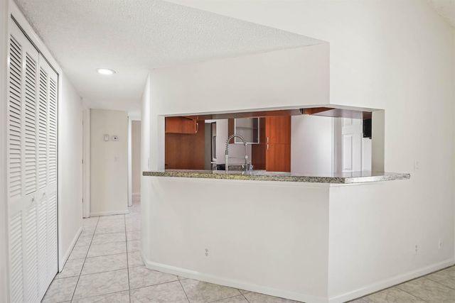 14 Vía De Casas Sur 103, Boynton Beach, FL 33426
