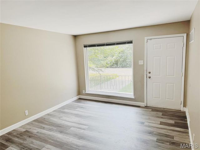 10877 Spring Garden Drive, St Louis, MO 63137