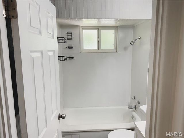 10877 Spring Garden Drive, St Louis, MO 63137