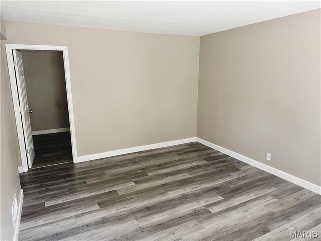 10877 Spring Garden Drive, St Louis, MO 63137