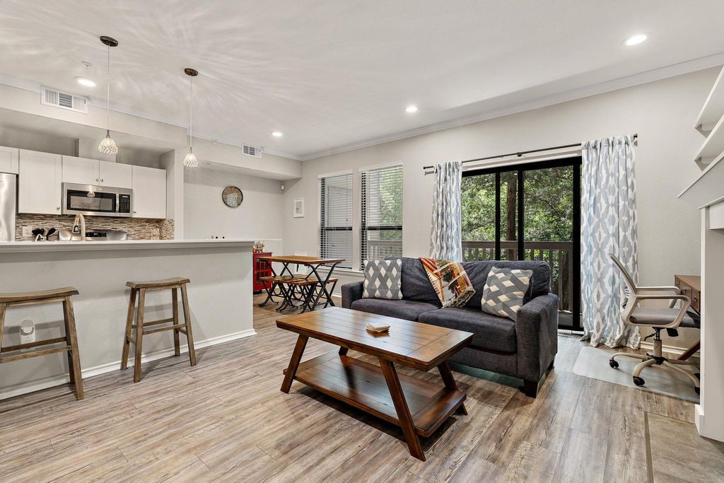 3839 Dry Creek DR 106, Austin, TX 78731