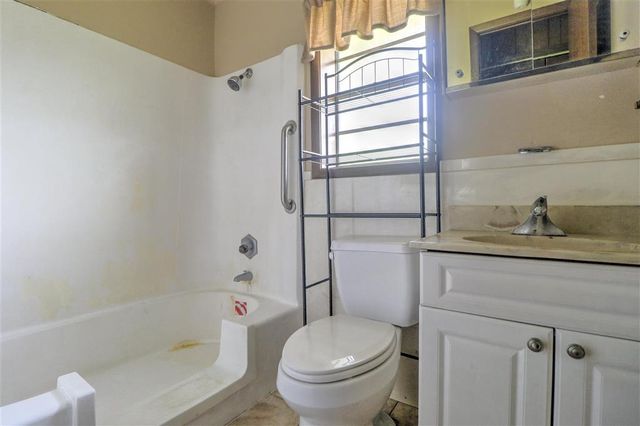 3702 Creole St Street, Lake Charles, LA 70605