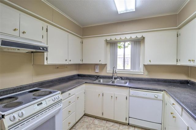 3702 Creole St Street, Lake Charles, LA 70605
