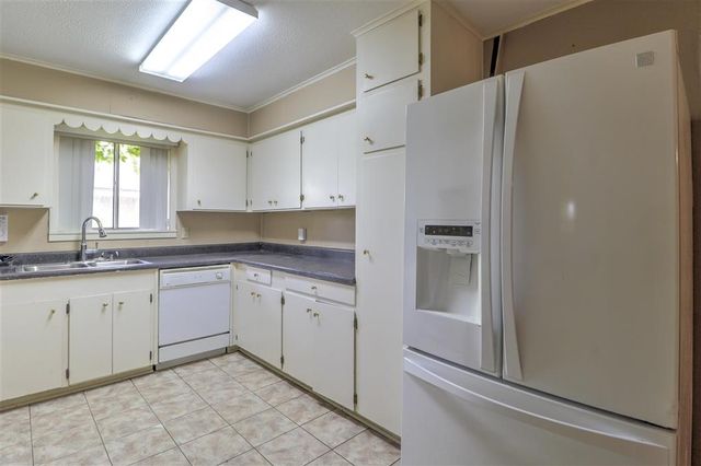 3702 Creole St Street, Lake Charles, LA 70605