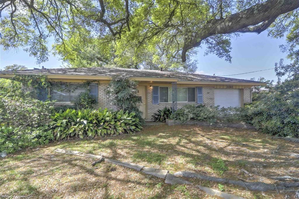 3702 Creole St Street, Lake Charles, LA 70605