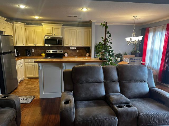 108 Spruce St, Jacksonville, AR 72076