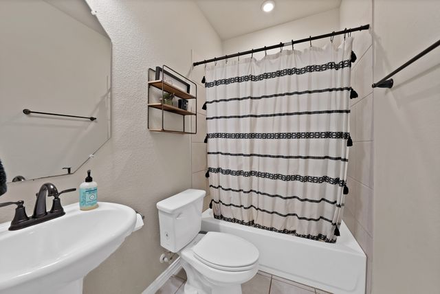 259 Durning Road, Van Alstyne, TX 75495