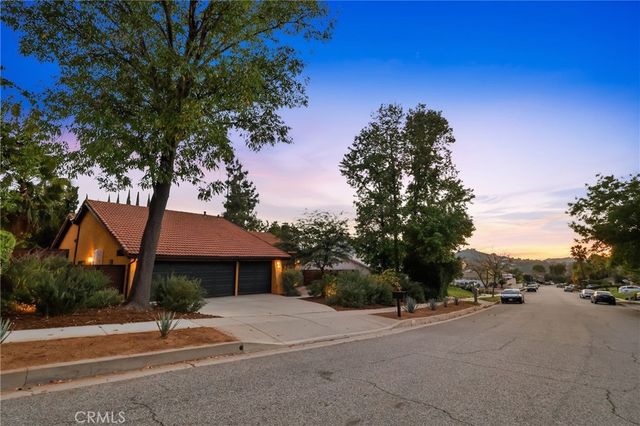 22616 Town Crier, Calabasas, CA 91302
