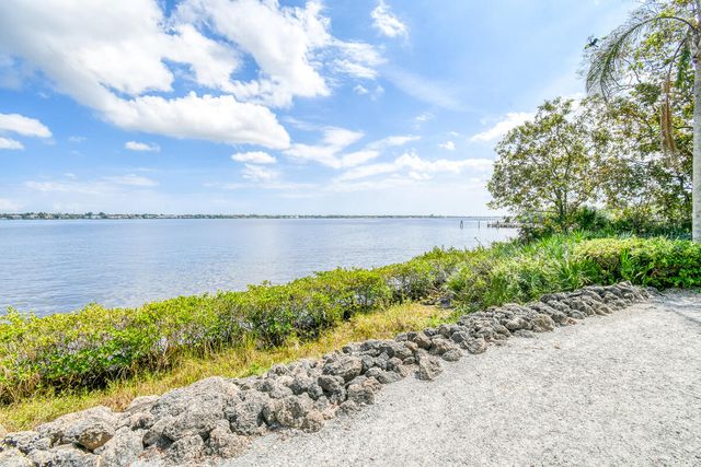 2570 NW Seagrass Drive 3a, Palm City, FL 34990