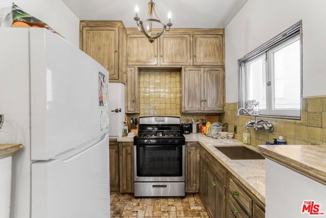 7063 Lanewood Avenue, Los Angeles, CA 90028