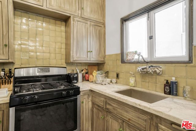 7063 Lanewood Avenue, Los Angeles, CA 90028