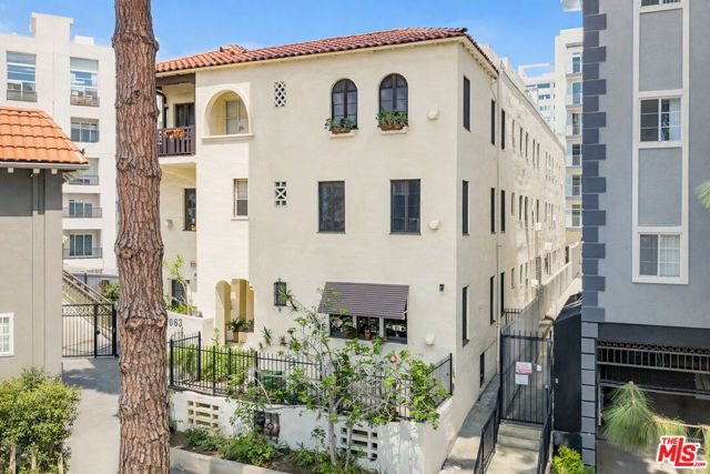 7063 Lanewood Avenue, Los Angeles, CA 90028