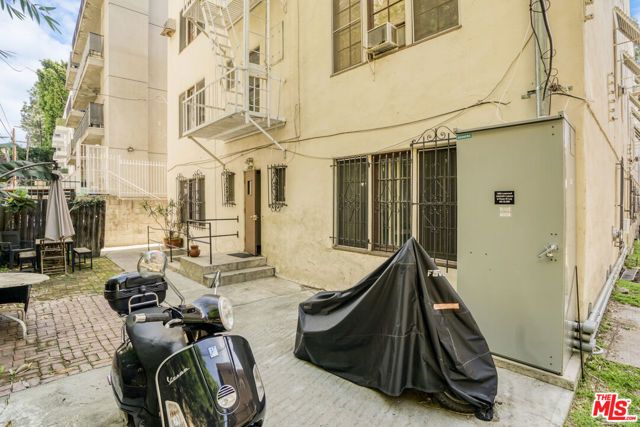 7063 Lanewood Avenue, Los Angeles, CA 90028