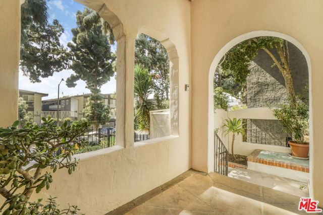 7063 Lanewood Avenue, Los Angeles, CA 90028