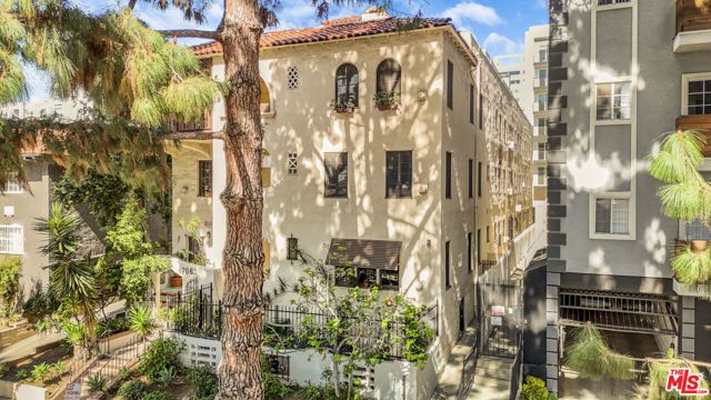 7063 Lanewood Avenue, Los Angeles, CA 90028