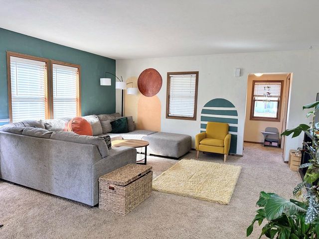 310 N Wacouta Avenue, Prairie Du Chien, WI 53821