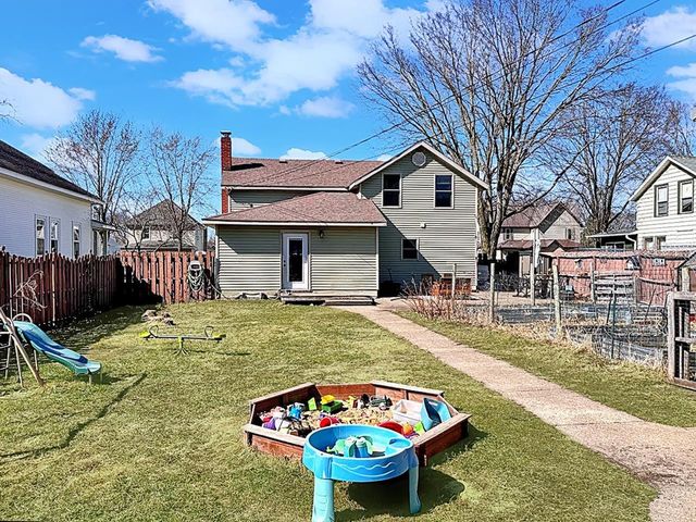 310 N Wacouta Avenue, Prairie Du Chien, WI 53821