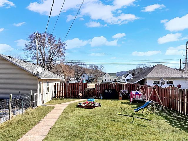 310 N Wacouta Avenue, Prairie Du Chien, WI 53821