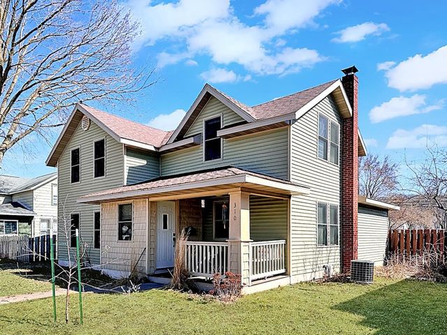 310 N Wacouta Avenue, Prairie Du Chien, WI 53821