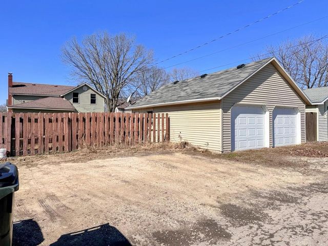 310 N Wacouta Avenue, Prairie Du Chien, WI 53821
