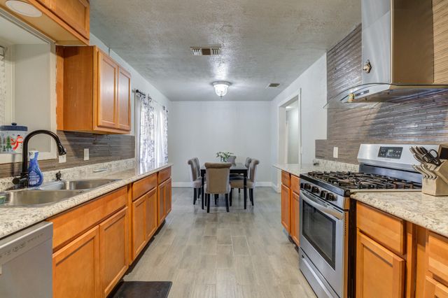 1916 73rd Street, Lubbock, TX 79423