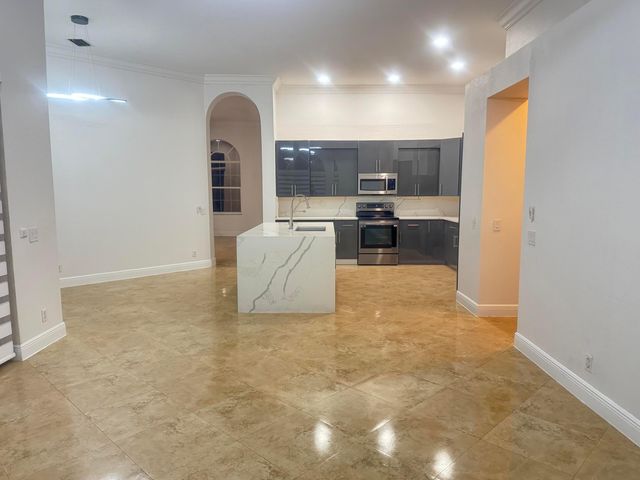 8252 NW 44th Street, Coral Springs, FL 33065