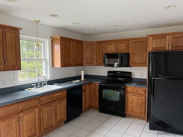 367 Rockland St 1, Abington, MA 02351