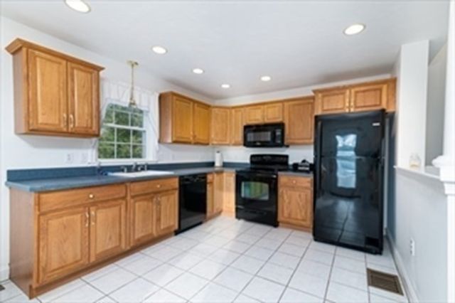 367 Rockland St 1, Abington, MA 02351