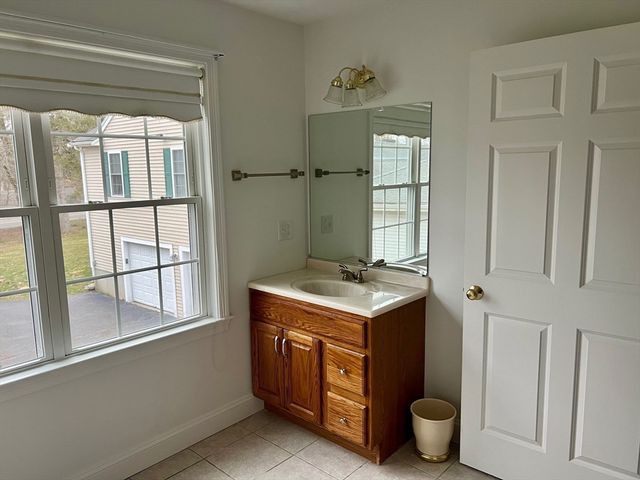 367 Rockland St 1, Abington, MA 02351