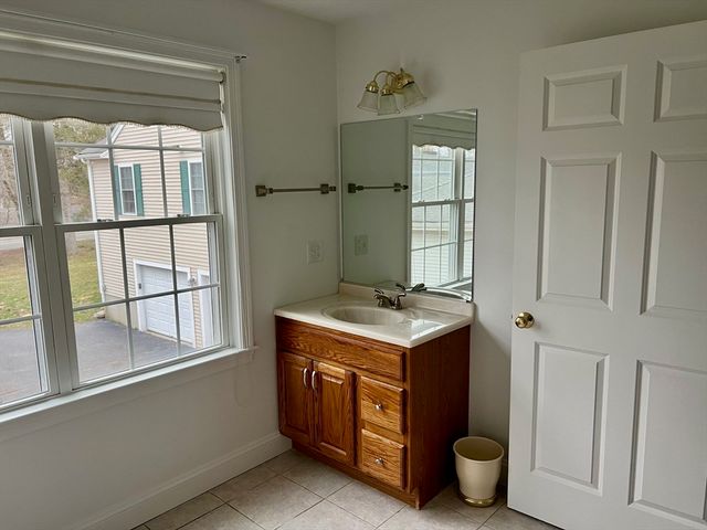 367 Rockland St 1, Abington, MA 02351