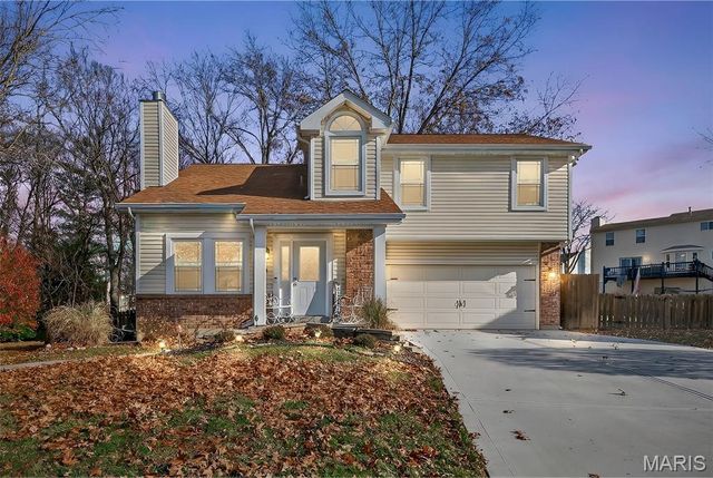 2 Walnut Creek Court, St Charles, MO 63304