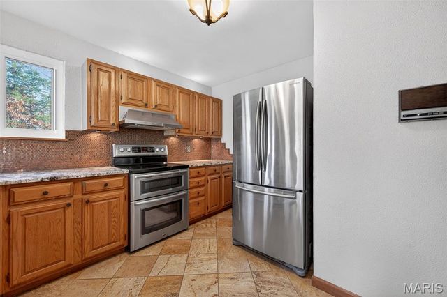 2 Walnut Creek Court, St Charles, MO 63304