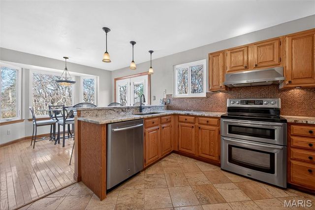 2 Walnut Creek Court, St Charles, MO 63304