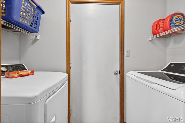 2 Walnut Creek Court, St Charles, MO 63304