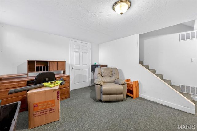 2 Walnut Creek Court, St Charles, MO 63304