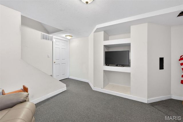 2 Walnut Creek Court, St Charles, MO 63304