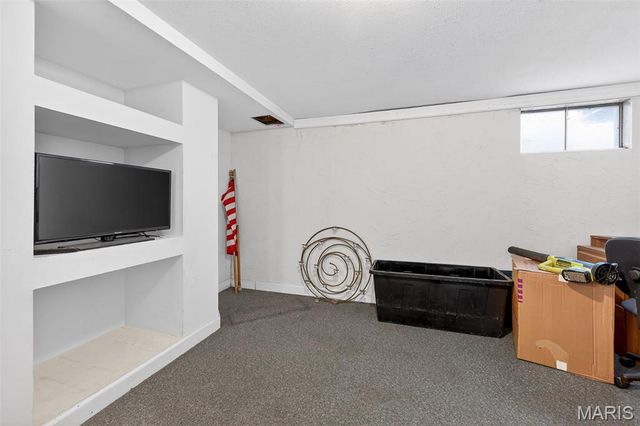 2 Walnut Creek Court, St Charles, MO 63304