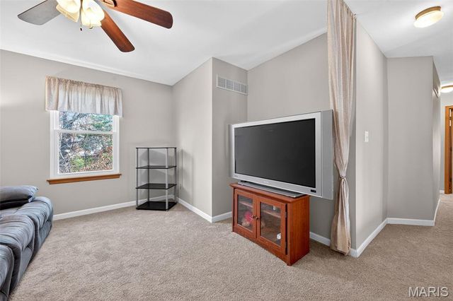 2 Walnut Creek Court, St Charles, MO 63304