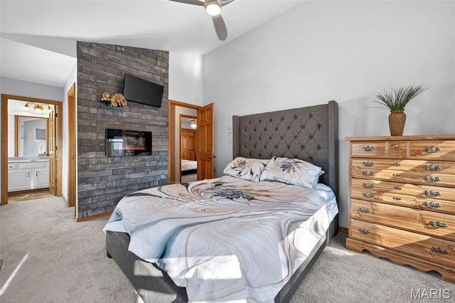 2 Walnut Creek Court, St Charles, MO 63304