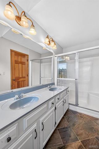 2 Walnut Creek Court, St Charles, MO 63304