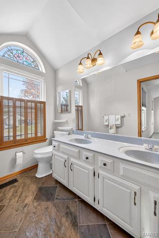 2 Walnut Creek Court, St Charles, MO 63304