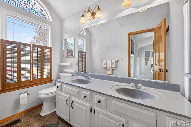 2 Walnut Creek Court, St Charles, MO 63304