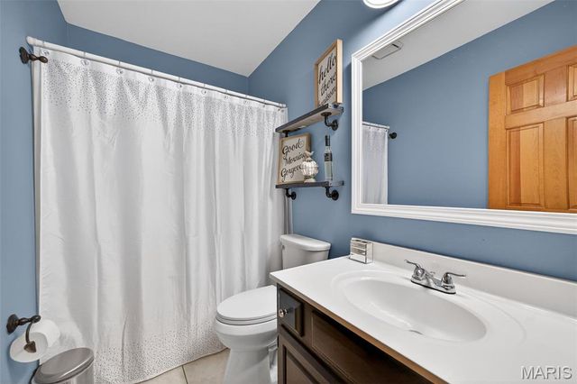 2 Walnut Creek Court, St Charles, MO 63304