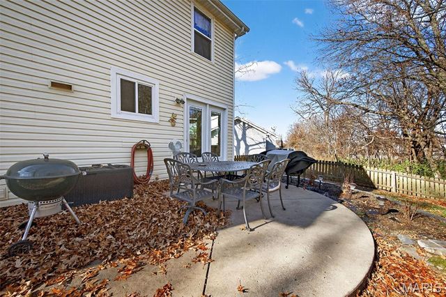 2 Walnut Creek Court, St Charles, MO 63304