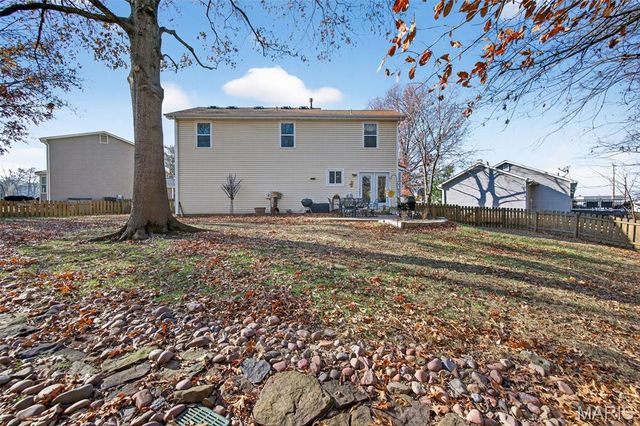 2 Walnut Creek Court, St Charles, MO 63304