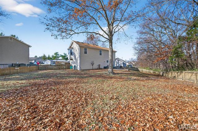 2 Walnut Creek Court, St Charles, MO 63304